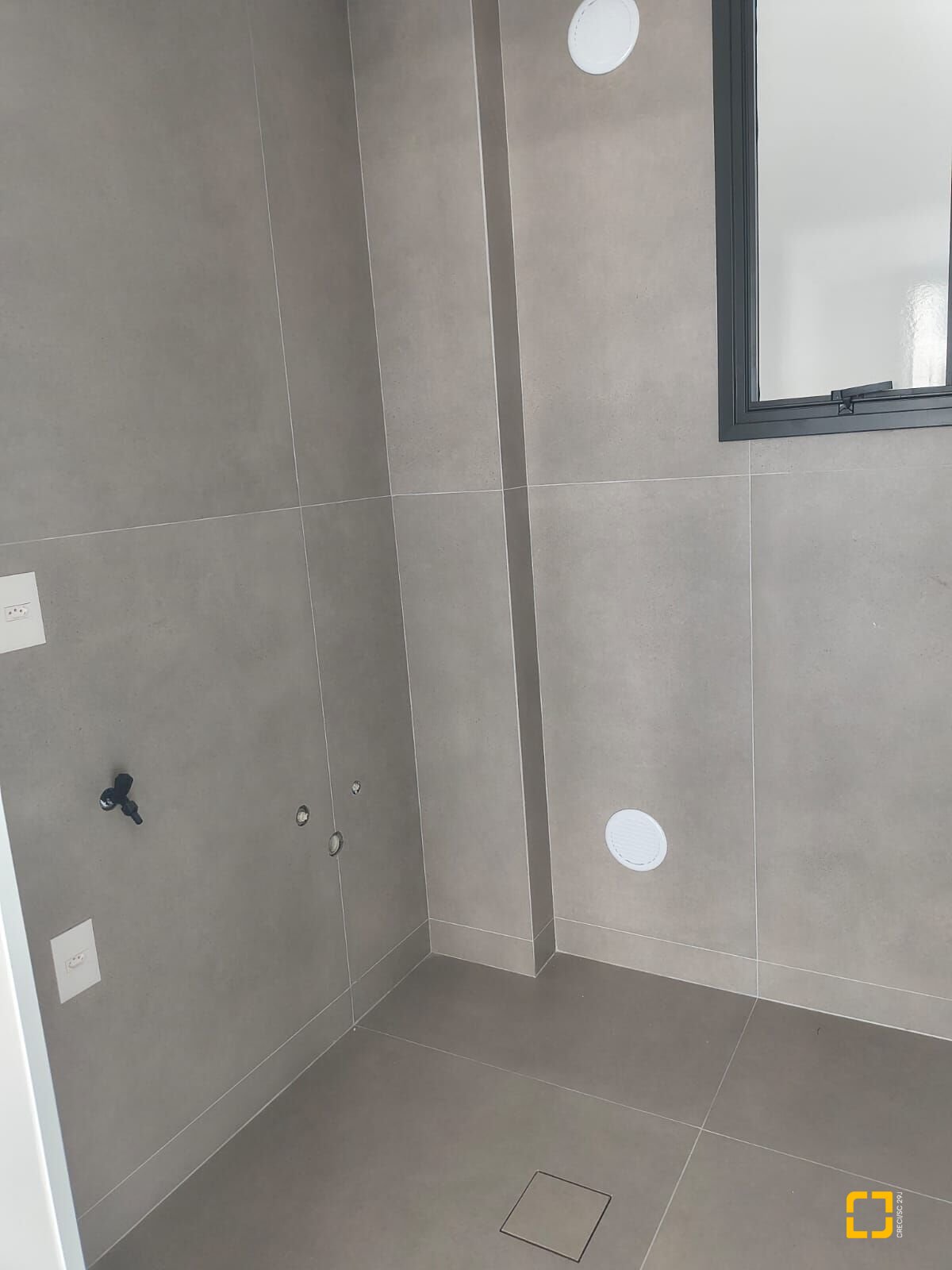 Apartamento com 114m², 5 quartos (sendo 2 suítes), 2 garagens, no bairro Jurerê Internacional em Florianópolis
