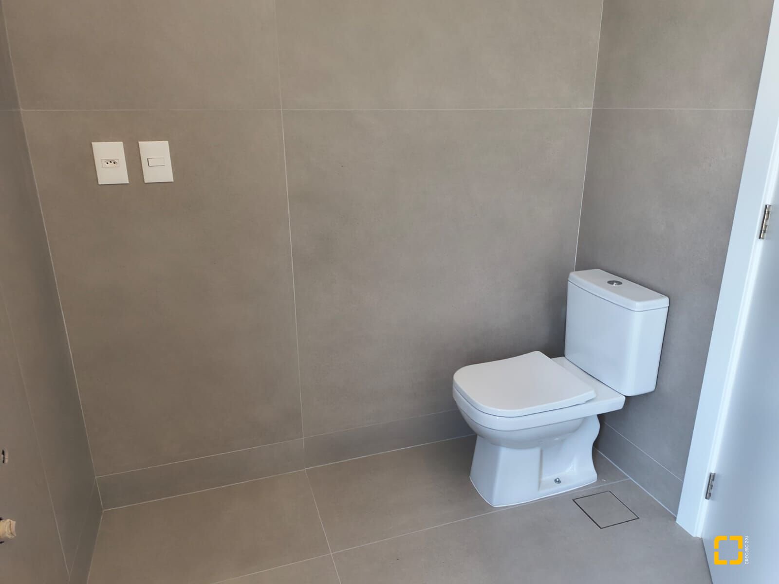 Apartamento com 114m², 5 quartos (sendo 2 suítes), 2 garagens, no bairro Jurerê Internacional em Florianópolis