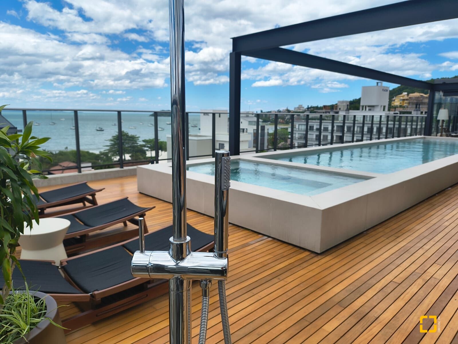 Apartamento com 114m², 5 quartos (sendo 2 suítes), 2 garagens, no bairro Jurerê Internacional em Florianópolis