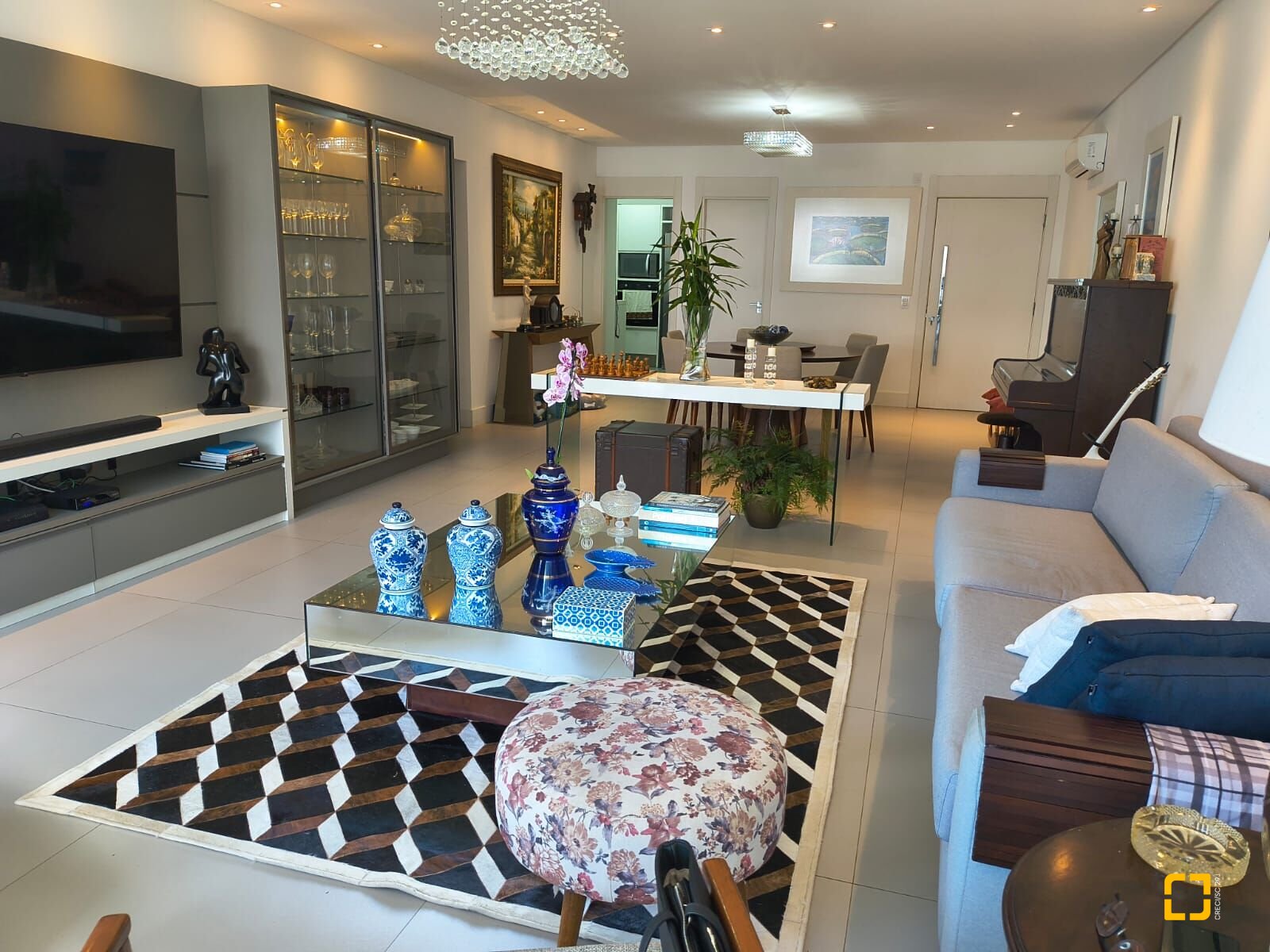 Apartamento com 147m², 6 quartos (sendo 3 suítes), 2 garagens, no bairro Jurerê Internacional em Florianópolis