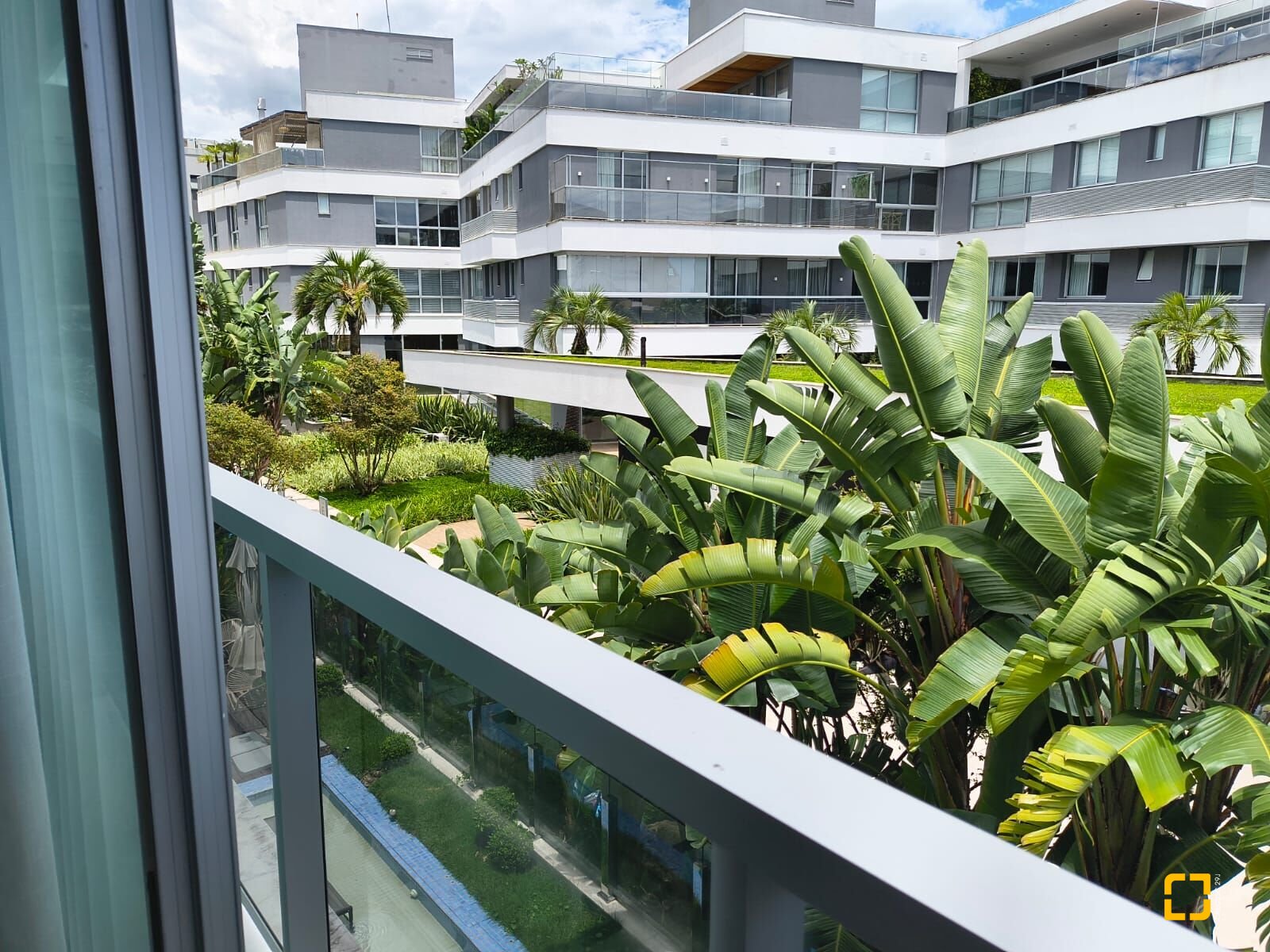 Apartamento com 147m², 6 quartos (sendo 3 suítes), 2 garagens, no bairro Jurerê Internacional em Florianópolis