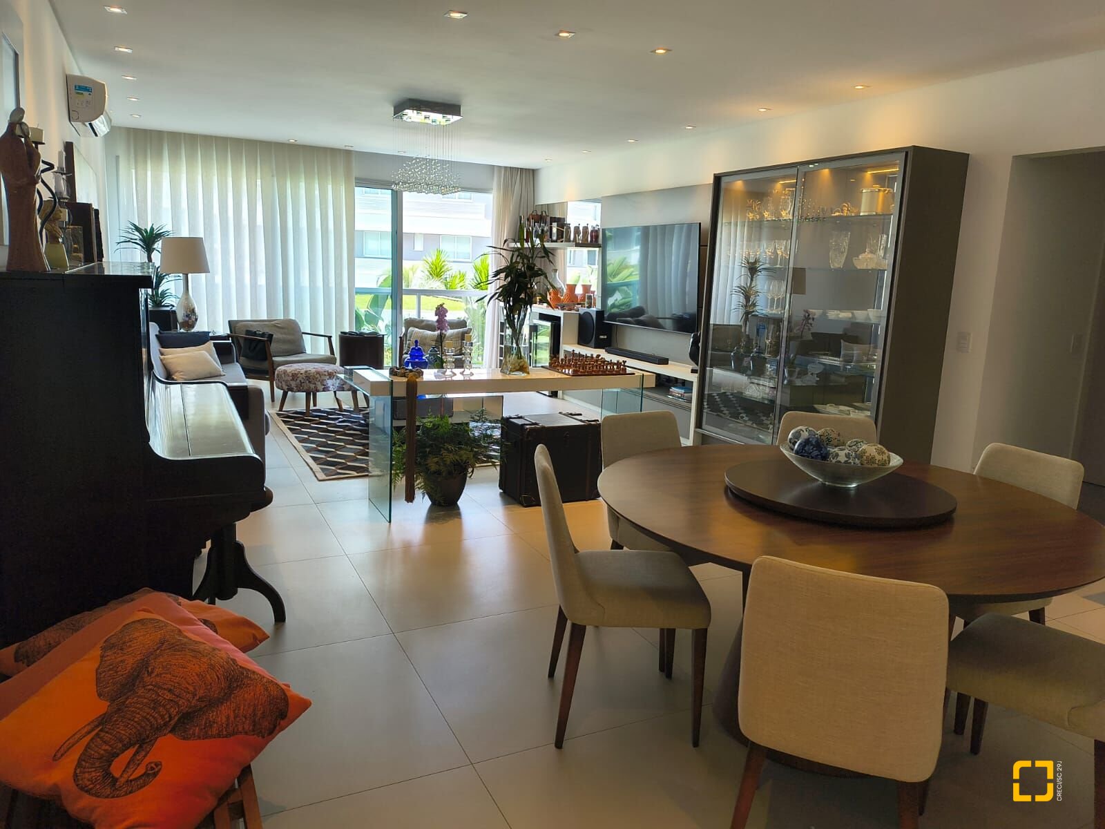 Apartamento com 147m², 6 quartos (sendo 3 suítes), 2 garagens, no bairro Jurerê Internacional em Florianópolis