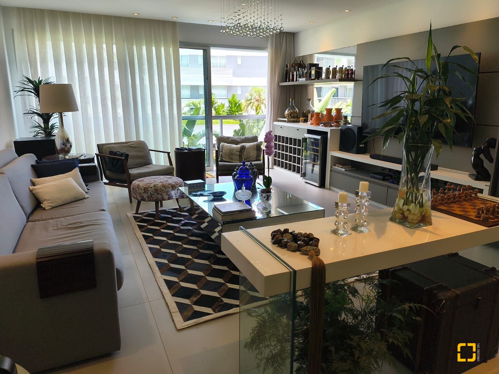 Apartamento com 147m², 6 quartos (sendo 3 suítes), 2 garagens, no bairro Jurerê Internacional em Florianópolis