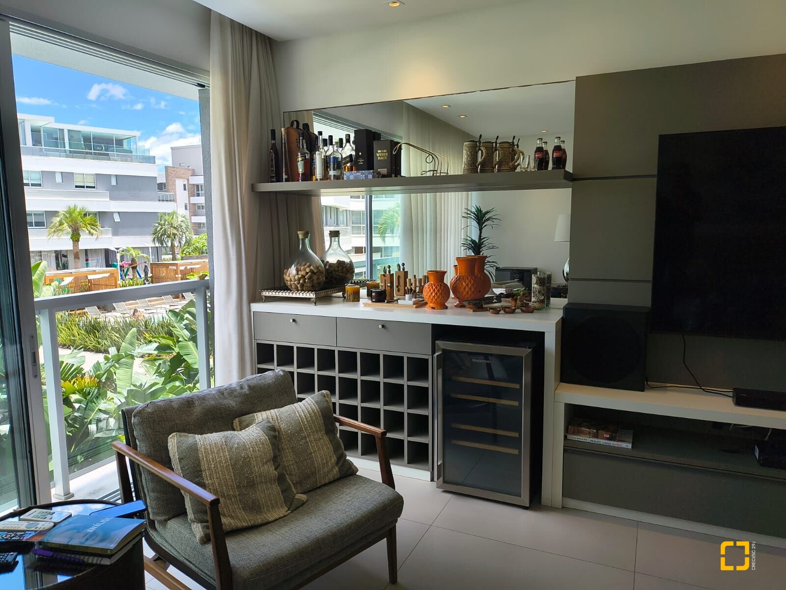 Apartamento com 147m², 6 quartos (sendo 3 suítes), 2 garagens, no bairro Jurerê Internacional em Florianópolis
