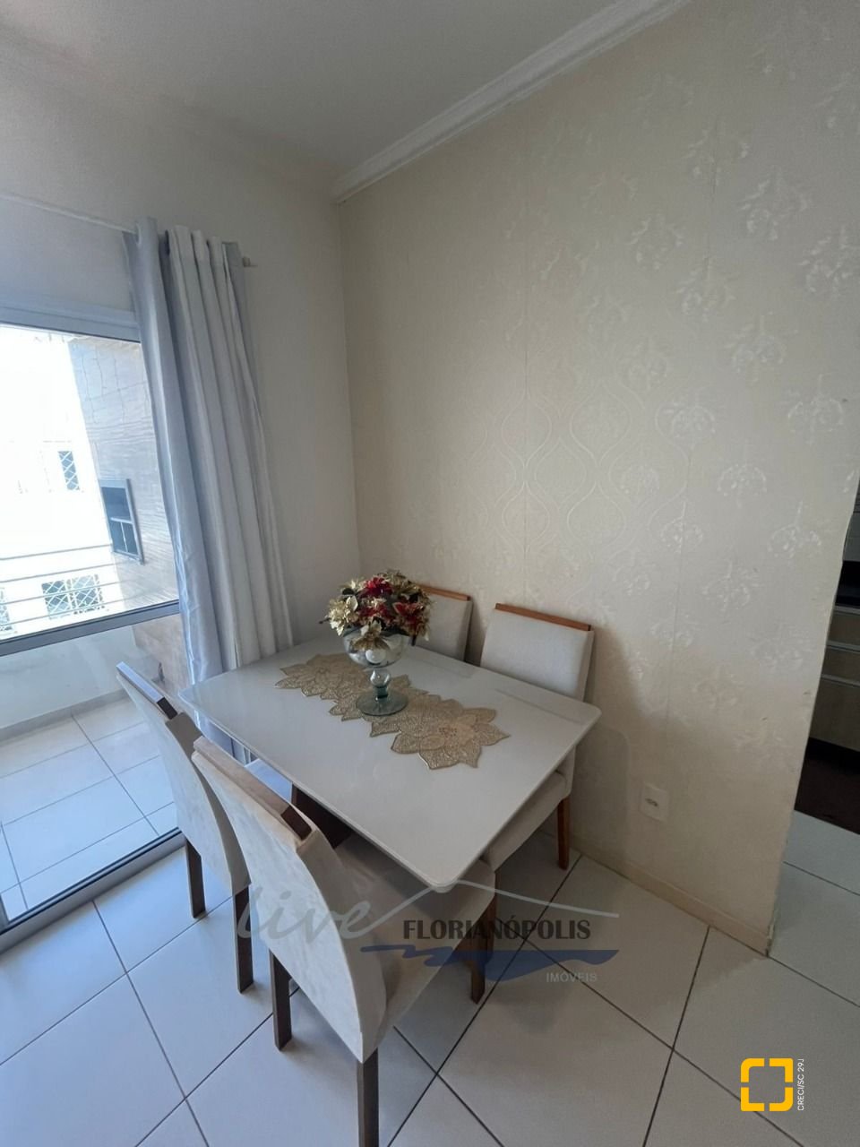 Apartamento com 69m², 3 quartos (sendo 1 suíte), 1 garagem, no bairro Canasvieiras em Florianópolis