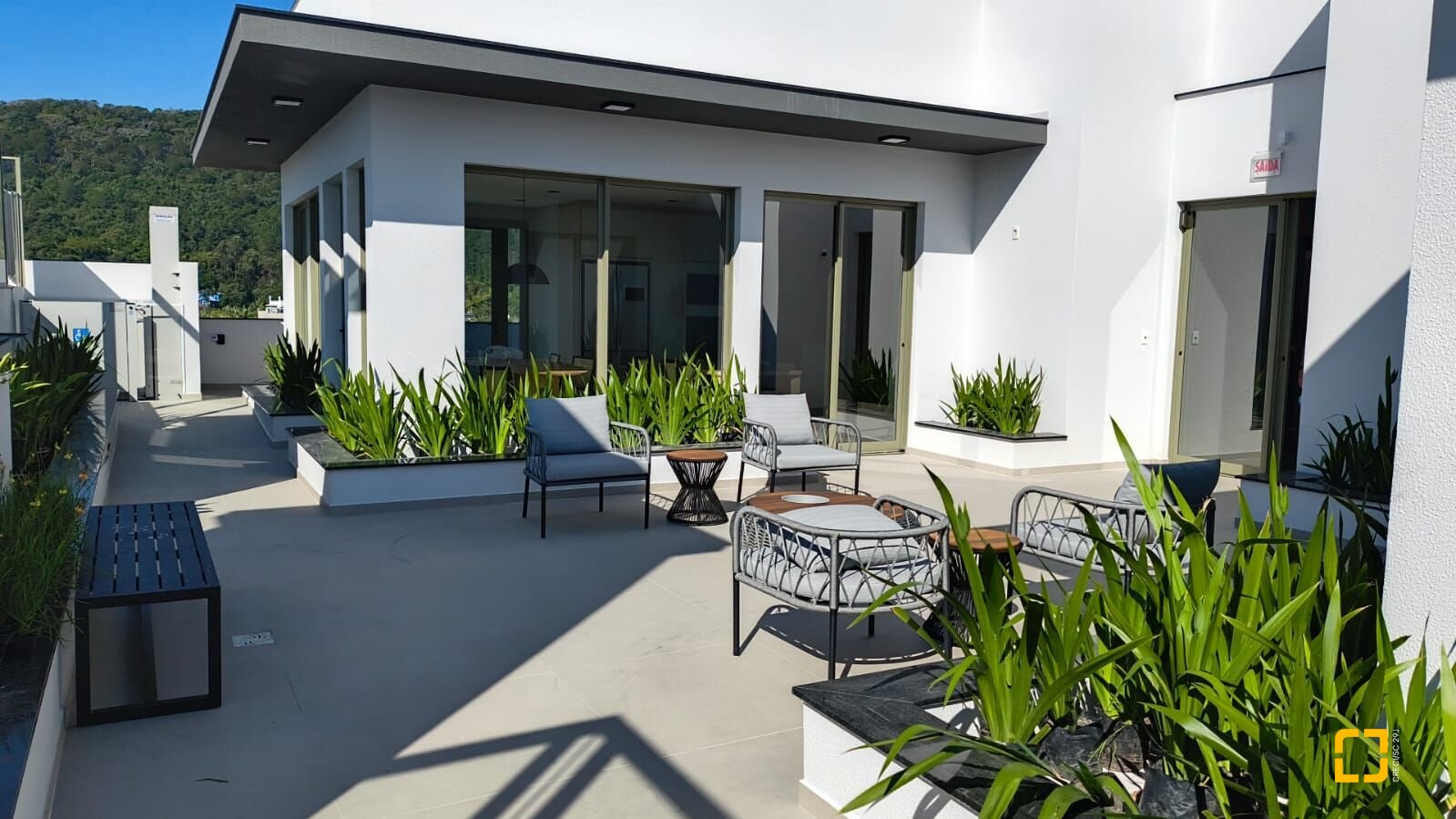 Apartamento com 65m², 3 quartos (sendo 1 suíte), 1 garagem, no bairro Jurerê Internacional em Florianópolis