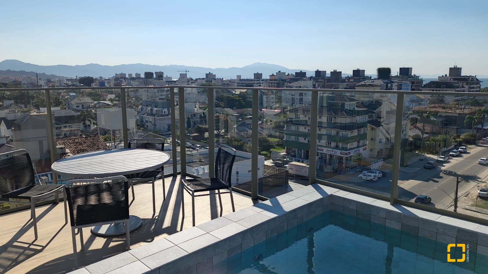 Apartamento com 65m², 3 quartos (sendo 1 suíte), 1 garagem, no bairro Jurerê Internacional em Florianópolis