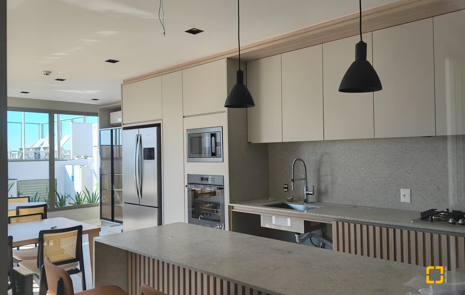 Apartamento com 65m², 3 quartos (sendo 1 suíte), 1 garagem, no bairro Jurerê Internacional em Florianópolis