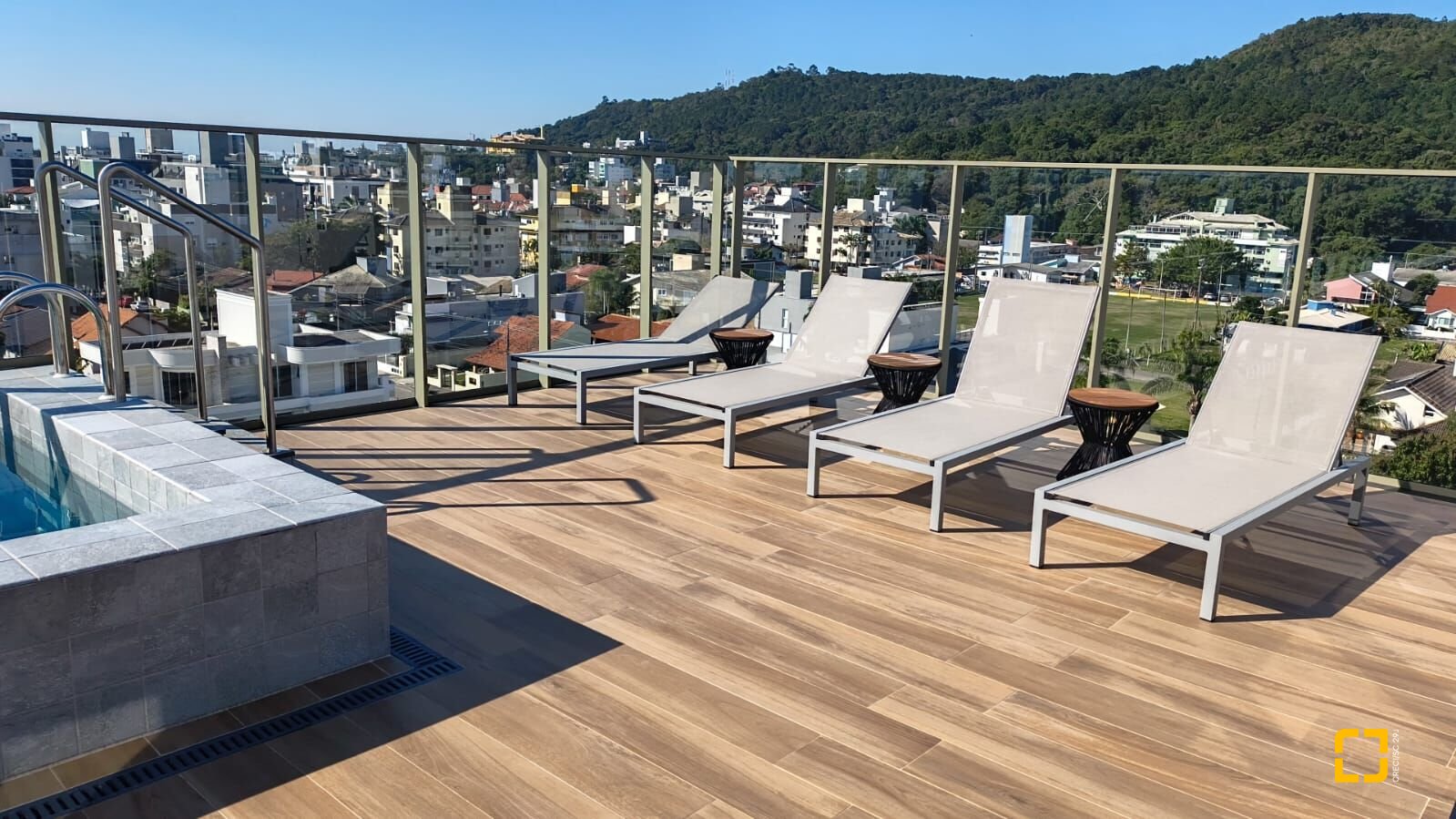 Apartamento com 65m², 3 quartos (sendo 1 suíte), 1 garagem, no bairro Jurerê Internacional em Florianópolis