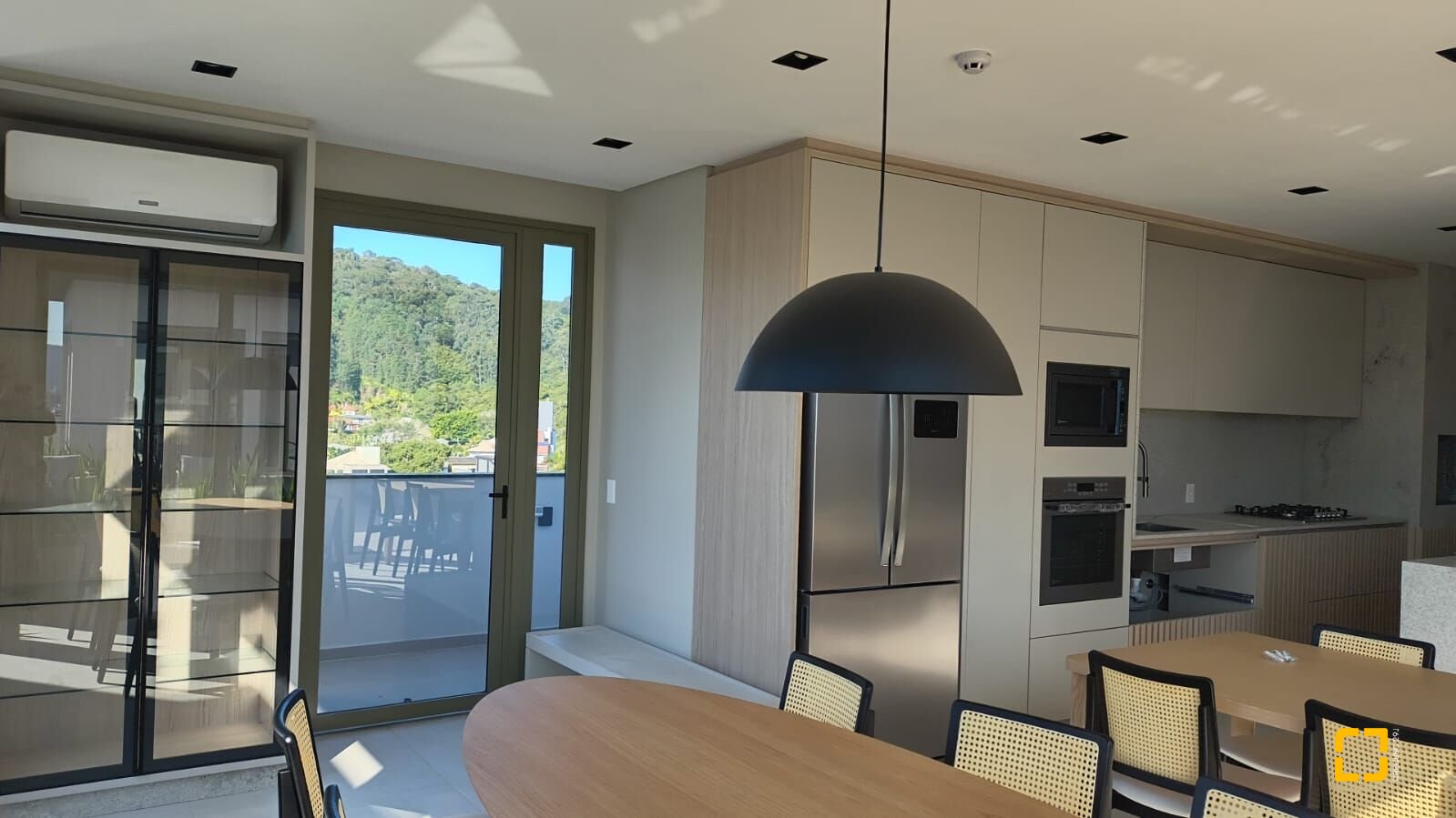 Apartamento com 65m², 3 quartos (sendo 1 suíte), 1 garagem, no bairro Jurerê Internacional em Florianópolis