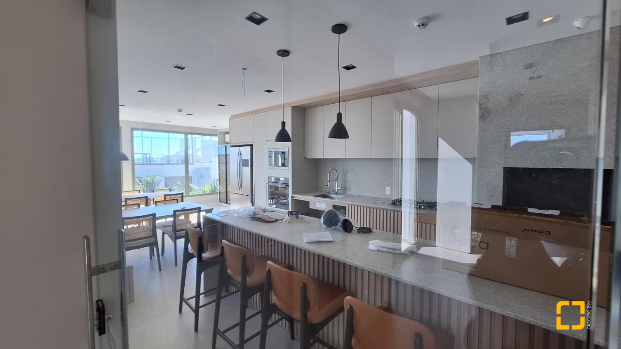 Apartamento com 65m², 4 quartos (sendo 2 suítes), 2 garagens, no bairro Jurerê Internacional em Florianópolis