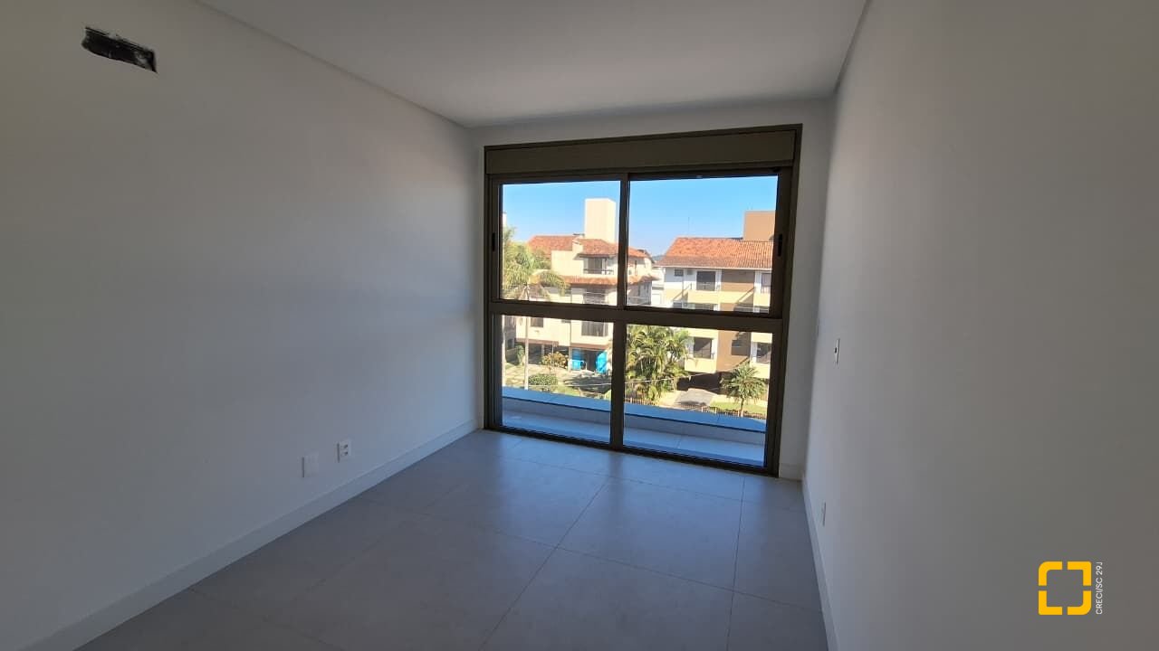 Apartamento com 65m², 4 quartos (sendo 2 suítes), 2 garagens, no bairro Jurerê Internacional em Florianópolis