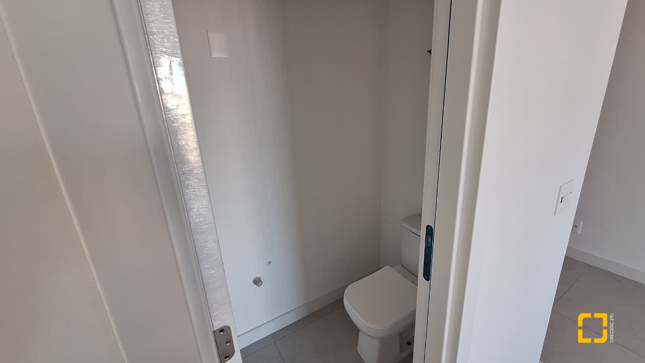 Apartamento com 65m², 4 quartos (sendo 2 suítes), 2 garagens, no bairro Jurerê Internacional em Florianópolis