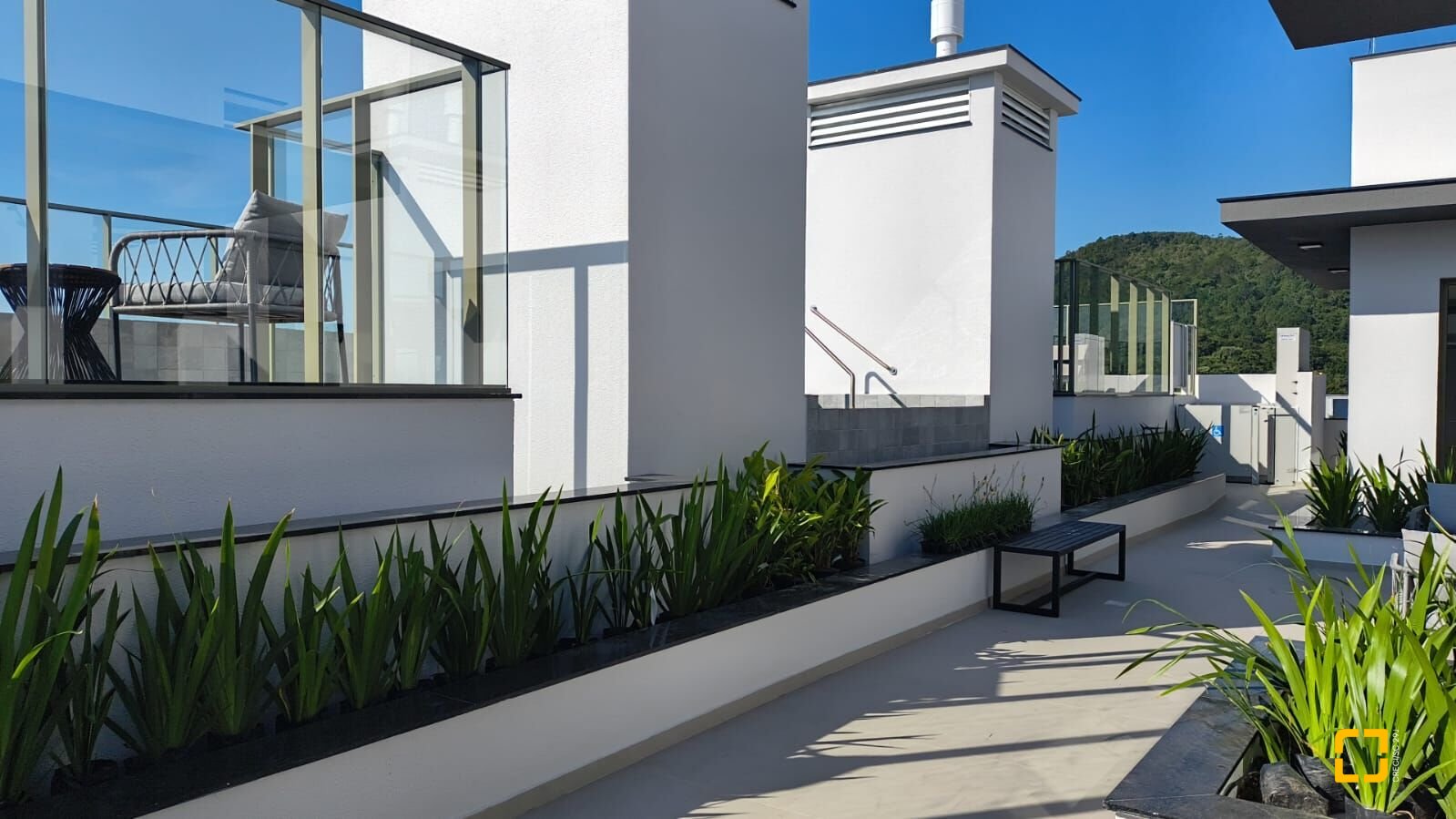 Apartamento com 65m², 4 quartos (sendo 2 suítes), 2 garagens, no bairro Jurerê Internacional em Florianópolis