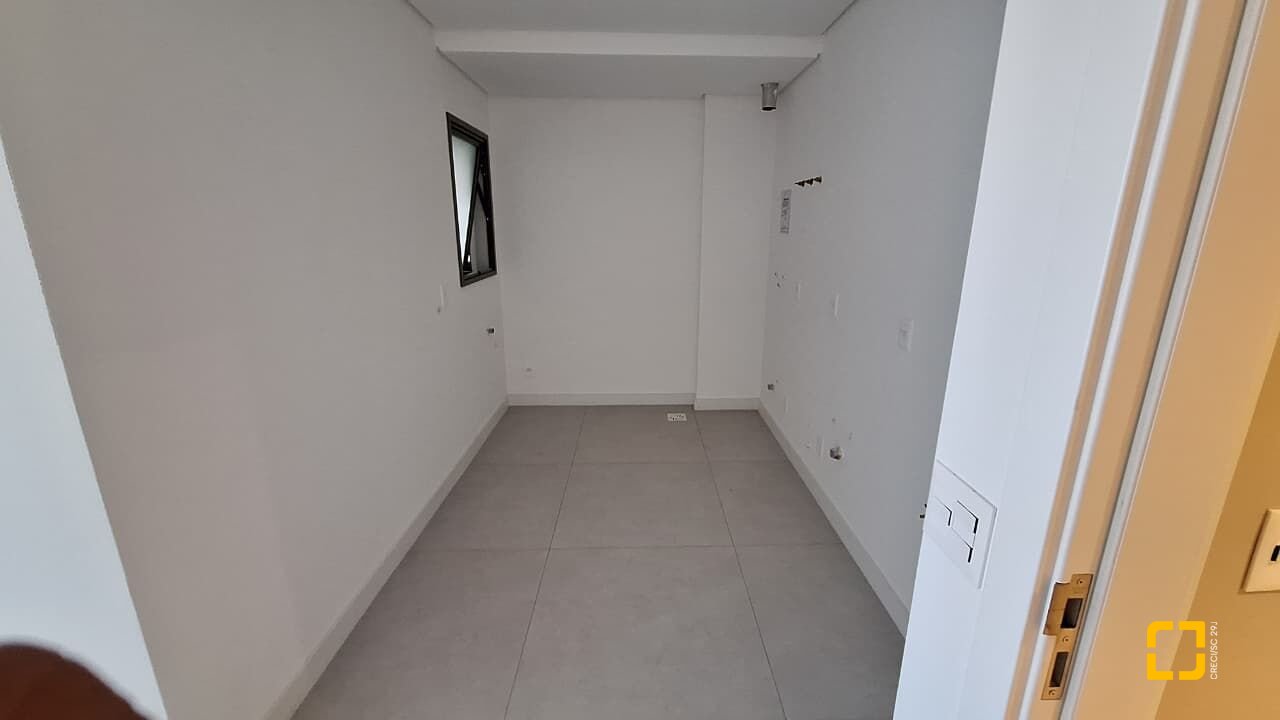 Apartamento com 65m², 4 quartos (sendo 2 suítes), 2 garagens, no bairro Jurerê Internacional em Florianópolis