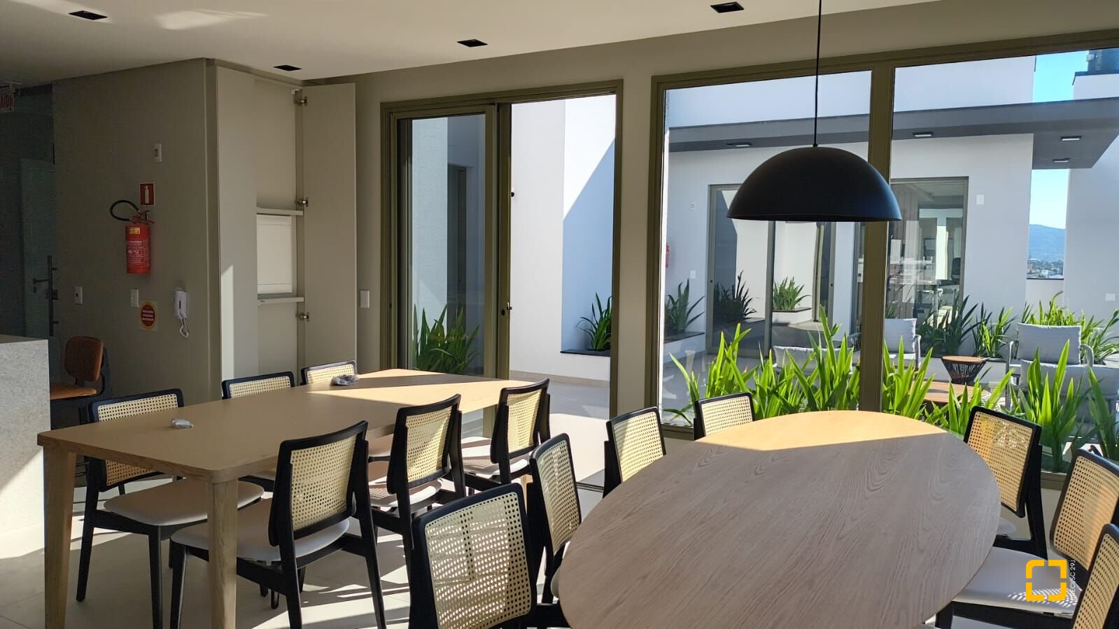 Apartamento com 65m², 4 quartos (sendo 2 suítes), 2 garagens, no bairro Jurerê Internacional em Florianópolis