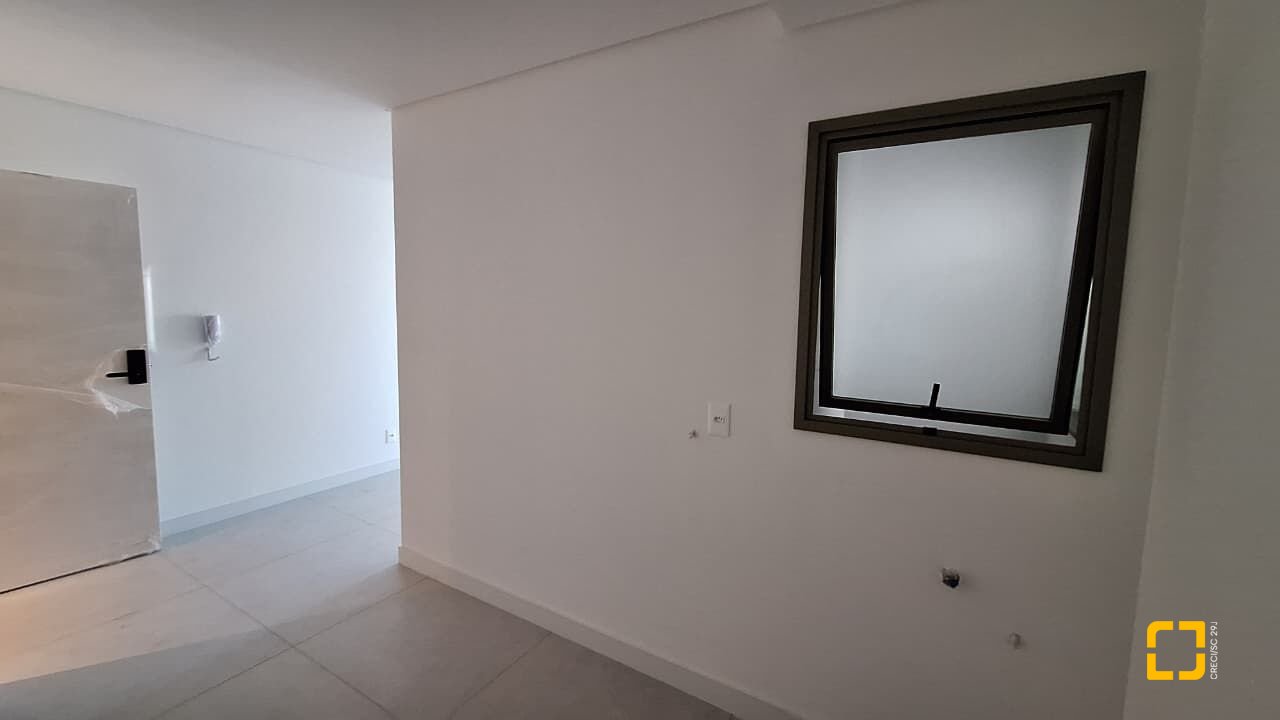 Apartamento com 65m², 4 quartos (sendo 2 suítes), 2 garagens, no bairro Jurerê Internacional em Florianópolis