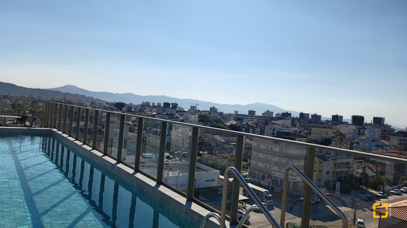 Apartamento com 65m², 4 quartos (sendo 2 suítes), 2 garagens, no bairro Jurerê Internacional em Florianópolis