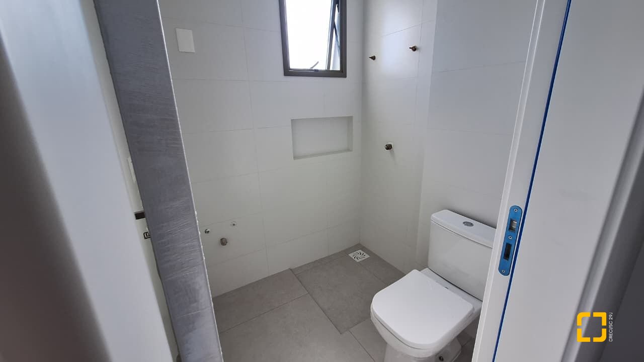 Apartamento com 65m², 4 quartos (sendo 2 suítes), 2 garagens, no bairro Jurerê Internacional em Florianópolis