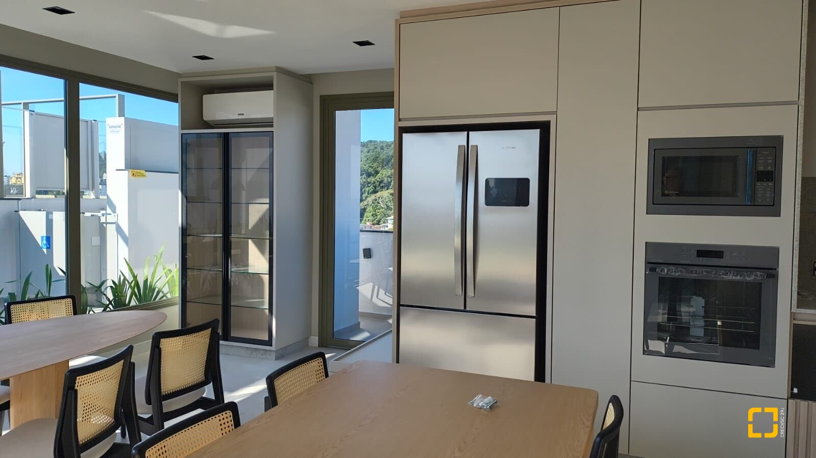 Apartamento com 65m², 4 quartos (sendo 2 suítes), 2 garagens, no bairro Jurerê Internacional em Florianópolis