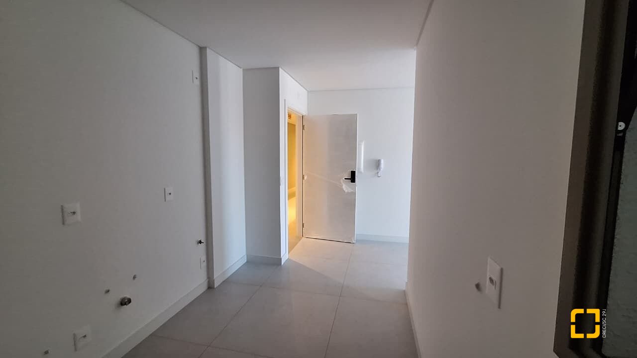 Apartamento com 65m², 4 quartos (sendo 2 suítes), 2 garagens, no bairro Jurerê Internacional em Florianópolis