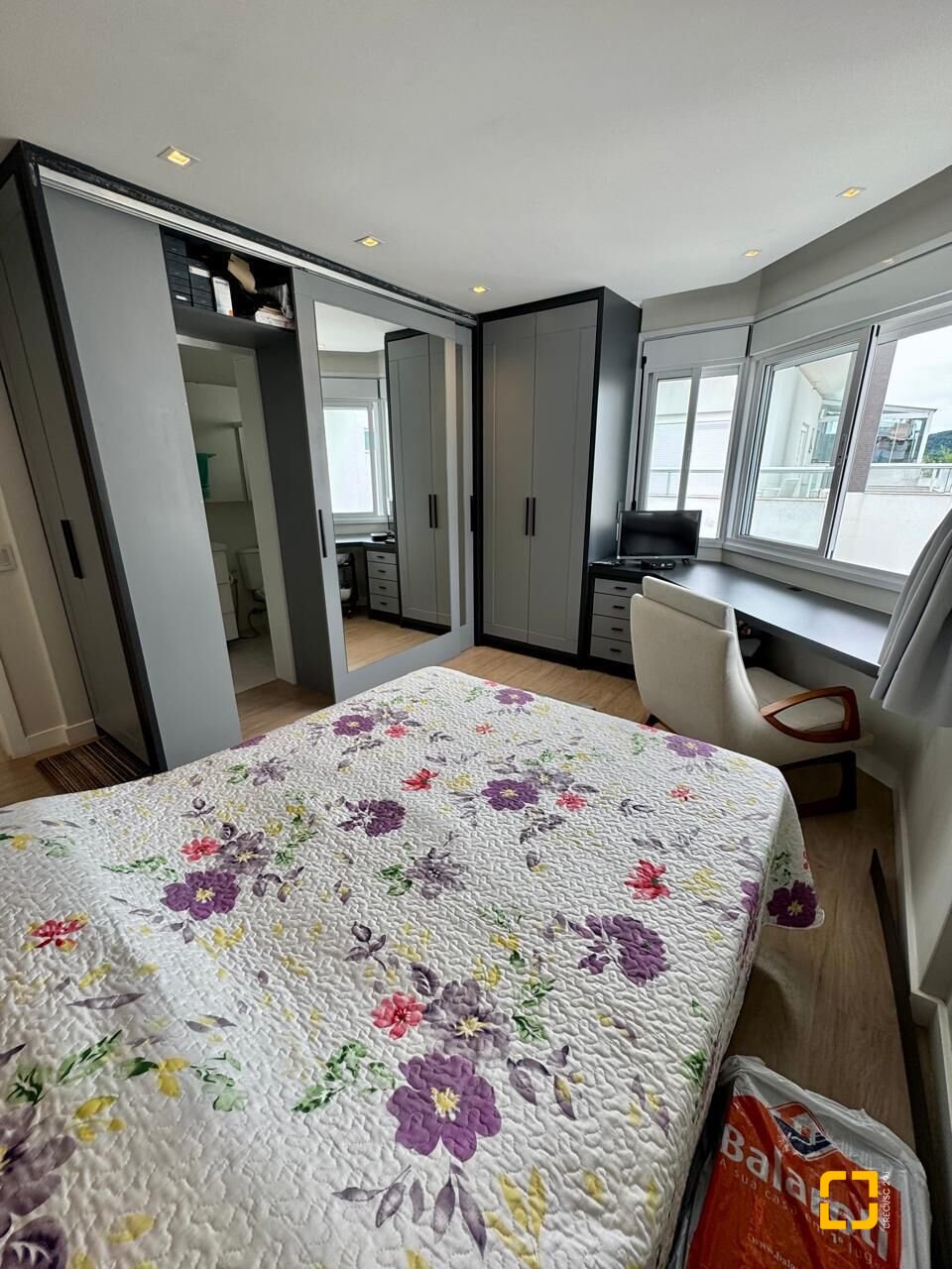 Cobertura com 226m², 3 quartos (sendo 2 suítes), 2 garagens, no bairro Jurerê Internacional em Florianópolis