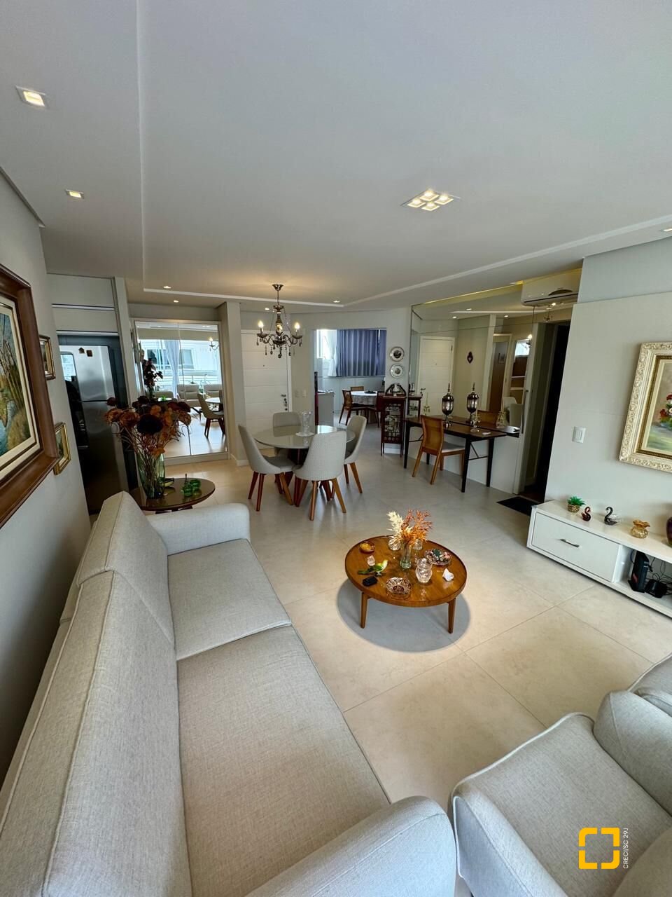 Cobertura com 226m², 3 quartos (sendo 2 suítes), 2 garagens, no bairro Jurerê Internacional em Florianópolis