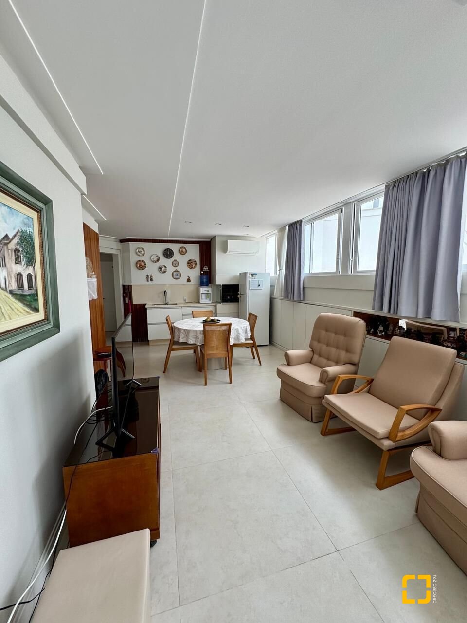 Cobertura com 226m², 3 quartos (sendo 2 suítes), 2 garagens, no bairro Jurerê Internacional em Florianópolis