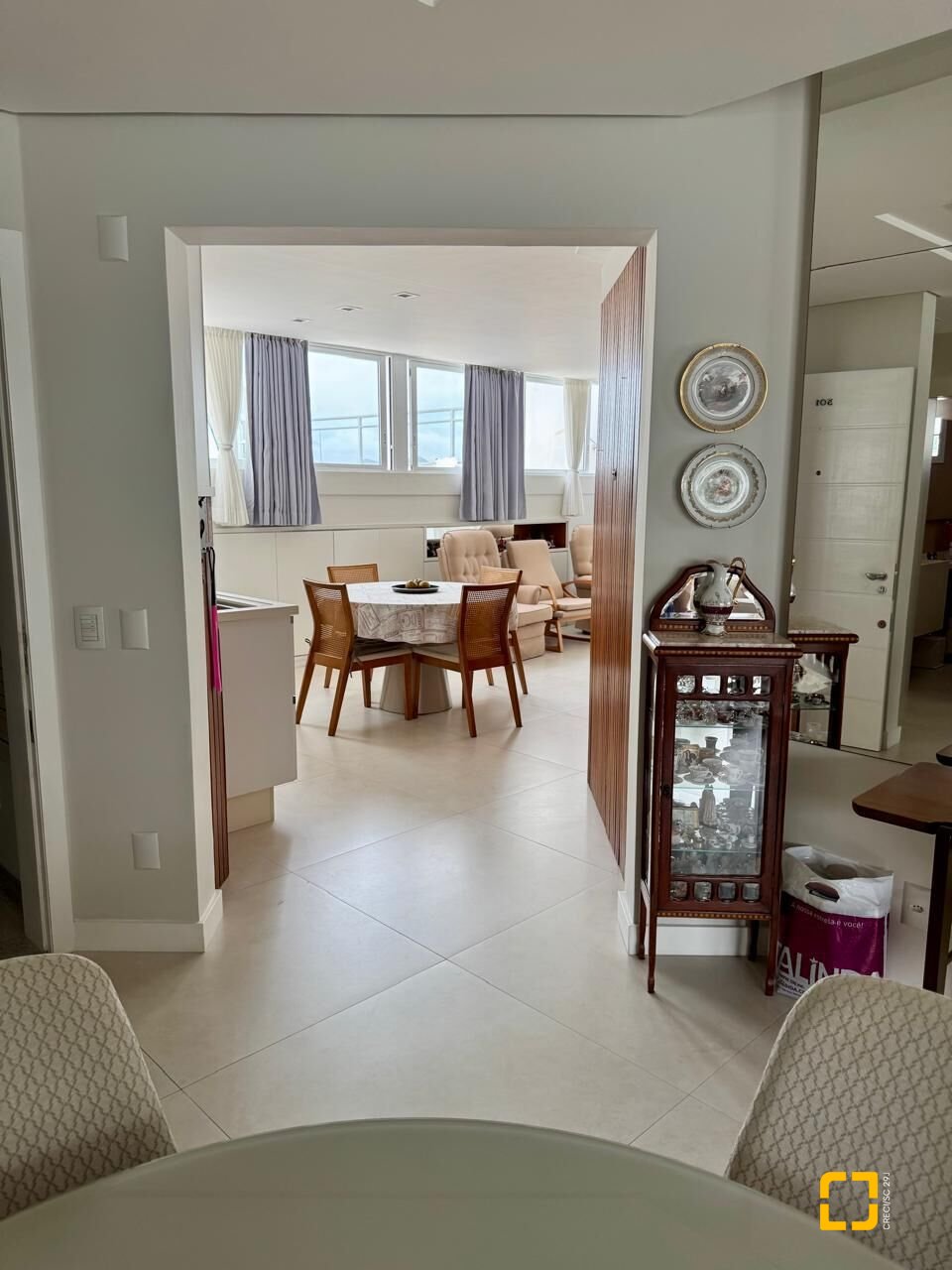 Cobertura com 226m², 3 quartos (sendo 2 suítes), 2 garagens, no bairro Jurerê Internacional em Florianópolis