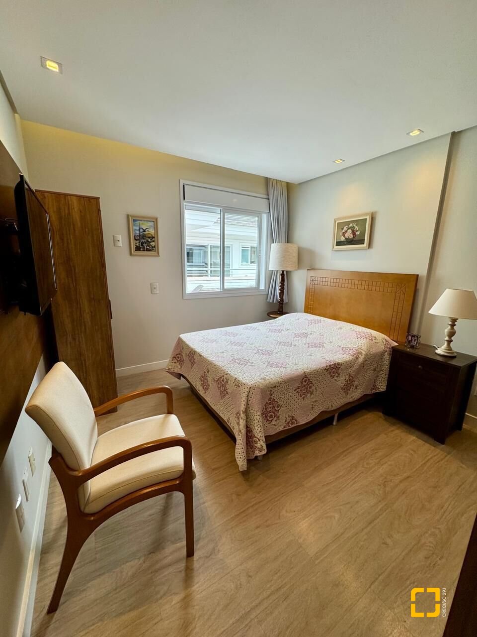 Cobertura com 226m², 3 quartos (sendo 2 suítes), 2 garagens, no bairro Jurerê Internacional em Florianópolis