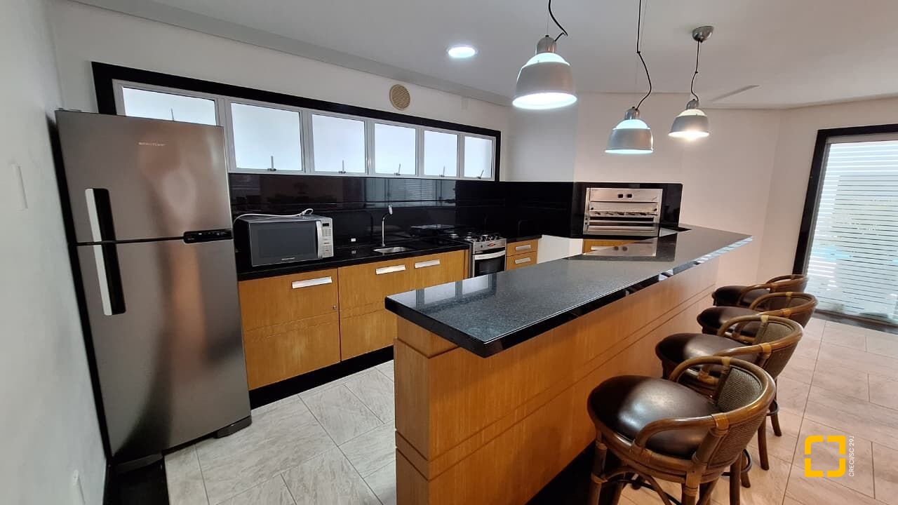 Cobertura com 226m², 3 quartos (sendo 2 suítes), 2 garagens, no bairro Jurerê Internacional em Florianópolis