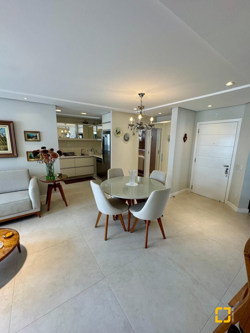 Cobertura com 226m², 3 quartos (sendo 2 suítes), 2 garagens, no bairro Jurerê Internacional em Florianópolis