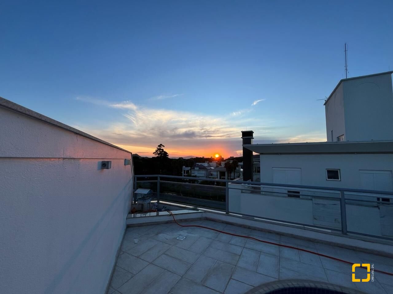 Cobertura com 226m², 3 quartos (sendo 2 suítes), 2 garagens, no bairro Jurerê Internacional em Florianópolis