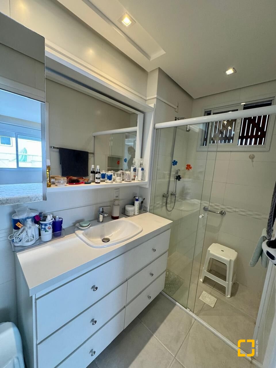 Cobertura com 226m², 3 quartos (sendo 2 suítes), 2 garagens, no bairro Jurerê Internacional em Florianópolis