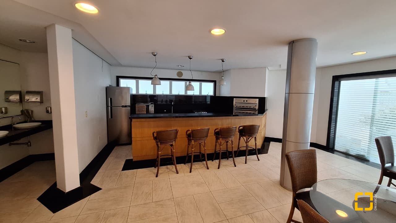 Cobertura com 226m², 3 quartos (sendo 2 suítes), 2 garagens, no bairro Jurerê Internacional em Florianópolis