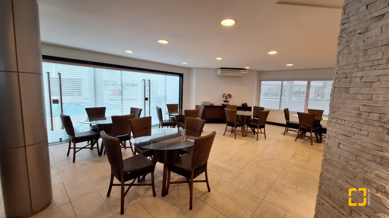 Cobertura com 226m², 3 quartos (sendo 2 suítes), 2 garagens, no bairro Jurerê Internacional em Florianópolis