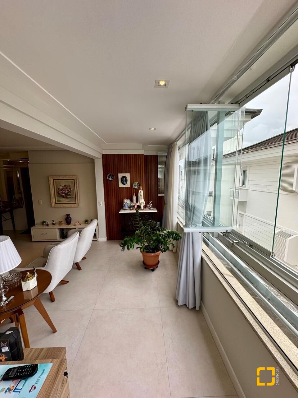 Cobertura com 226m², 3 quartos (sendo 2 suítes), 2 garagens, no bairro Jurerê Internacional em Florianópolis