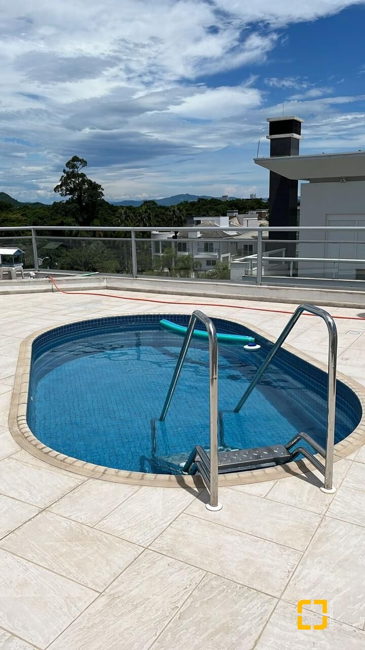 Cobertura com 226m², 3 quartos (sendo 2 suítes), 2 garagens, no bairro Jurerê Internacional em Florianópolis