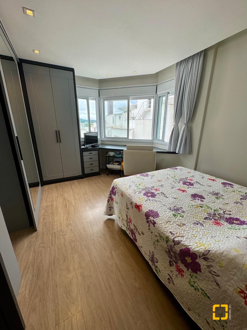 Cobertura com 226m², 3 quartos (sendo 2 suítes), 2 garagens, no bairro Jurerê Internacional em Florianópolis