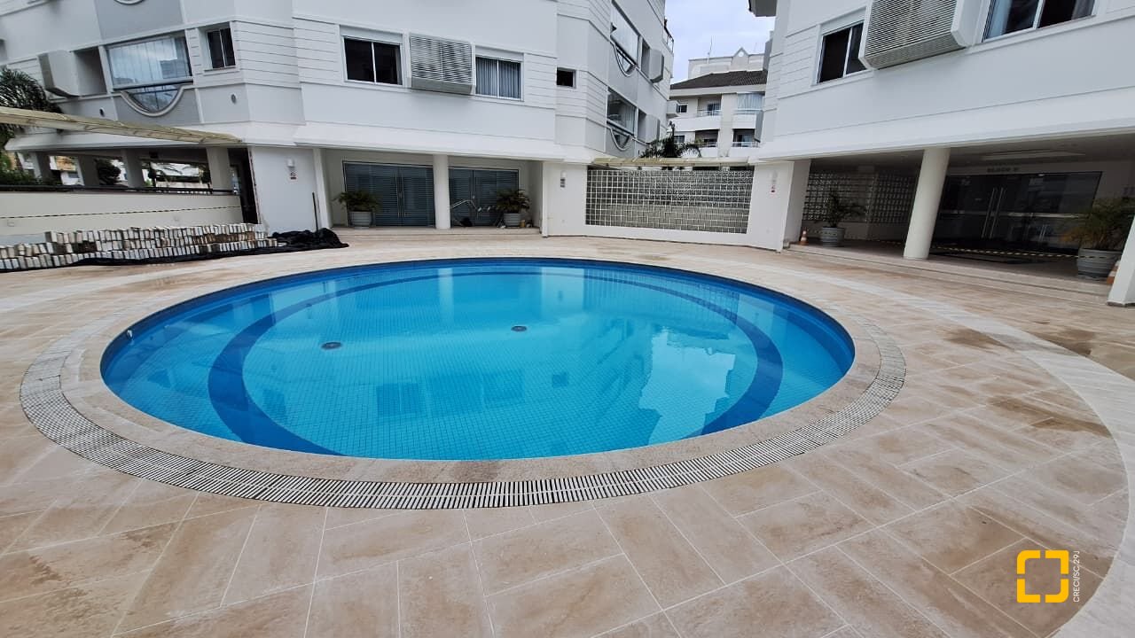 Cobertura com 226m², 3 quartos (sendo 2 suítes), 2 garagens, no bairro Jurerê Internacional em Florianópolis