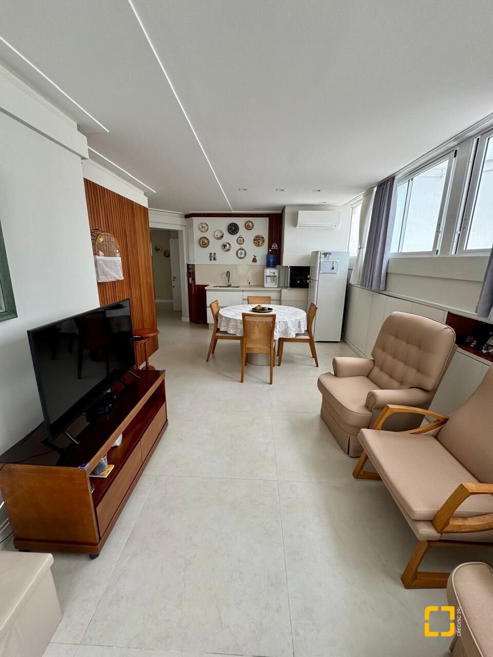 Cobertura com 226m², 3 quartos (sendo 2 suítes), 2 garagens, no bairro Jurerê Internacional em Florianópolis