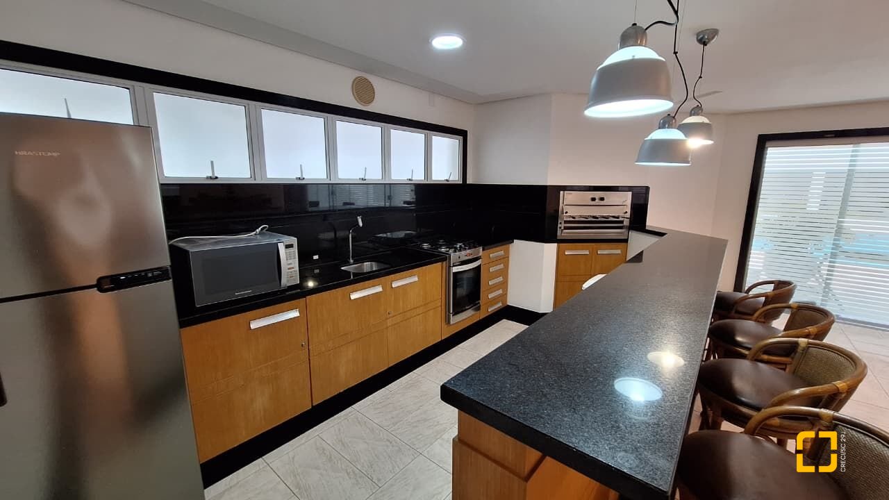 Cobertura com 226m², 3 quartos (sendo 2 suítes), 2 garagens, no bairro Jurerê Internacional em Florianópolis