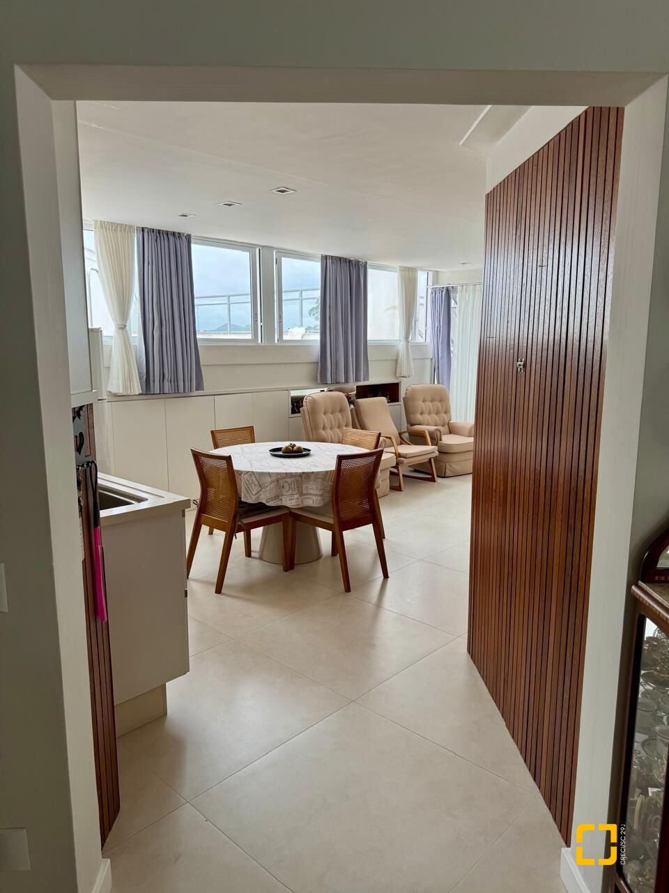 Cobertura com 226m², 3 quartos (sendo 2 suítes), 2 garagens, no bairro Jurerê Internacional em Florianópolis