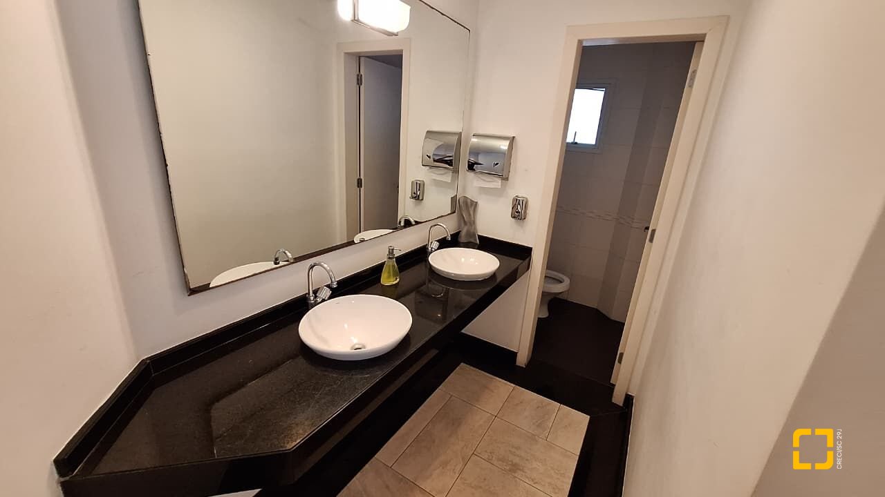 Cobertura com 226m², 3 quartos (sendo 2 suítes), 2 garagens, no bairro Jurerê Internacional em Florianópolis