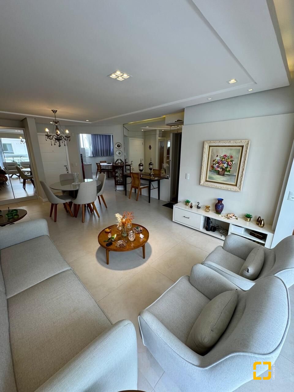 Cobertura com 226m², 3 quartos (sendo 2 suítes), 2 garagens, no bairro Jurerê Internacional em Florianópolis