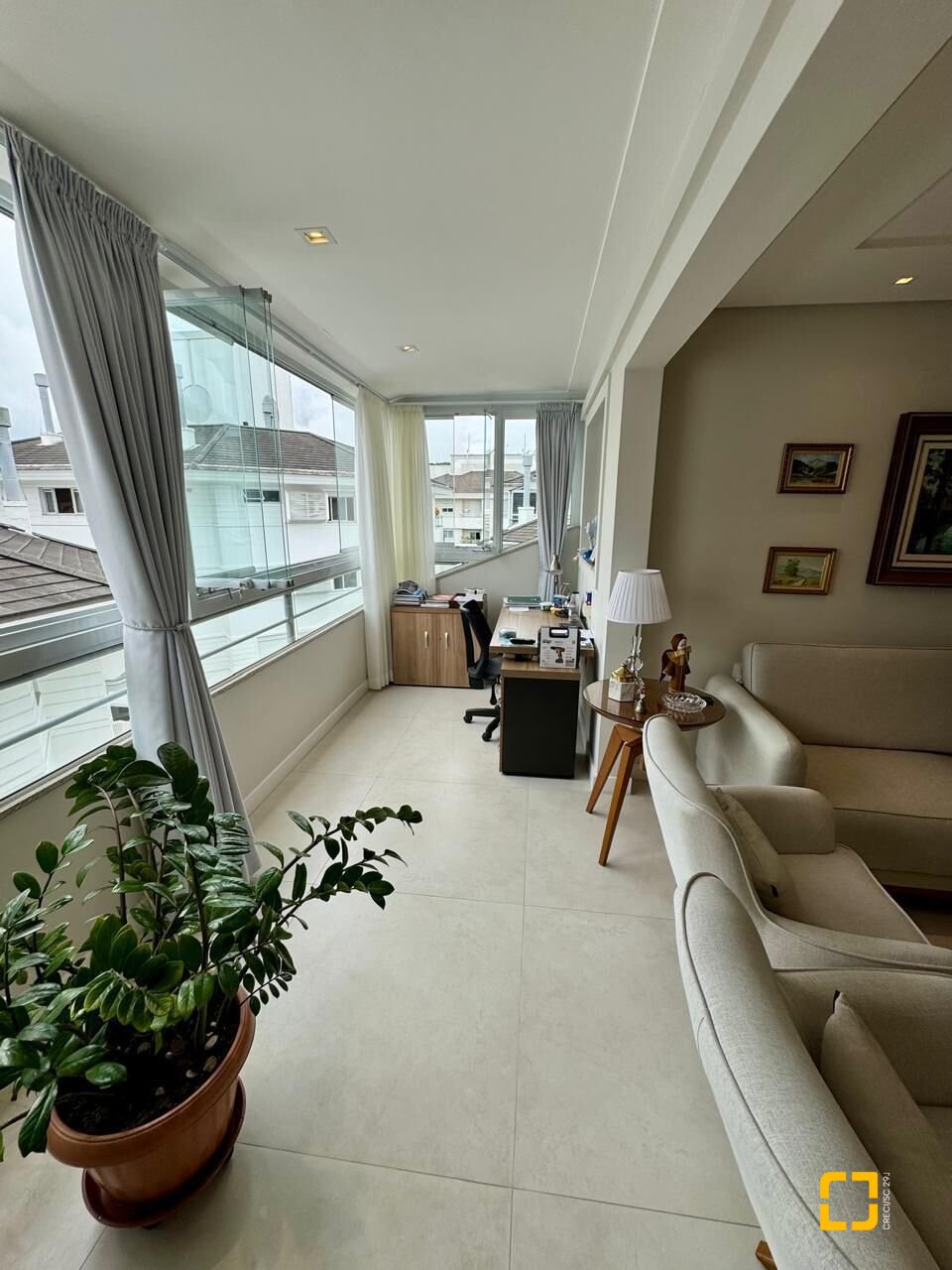 Cobertura com 226m², 3 quartos (sendo 2 suítes), 2 garagens, no bairro Jurerê Internacional em Florianópolis