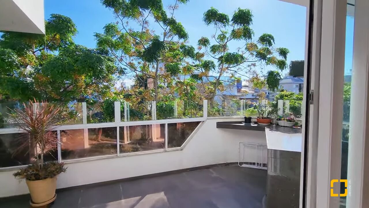 Cobertura com 99m², 4 quartos (sendo 3 suítes), 2 garagens, no bairro Jurerê Internacional em Florianópolis