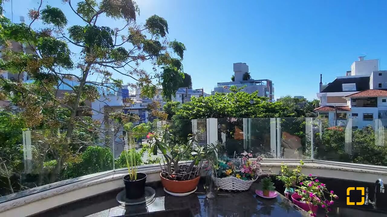 Cobertura com 99m², 4 quartos (sendo 3 suítes), 2 garagens, no bairro Jurerê Internacional em Florianópolis