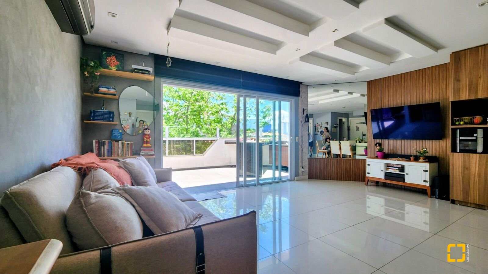 Cobertura com 99m², 4 quartos (sendo 3 suítes), 2 garagens, no bairro Jurerê Internacional em Florianópolis