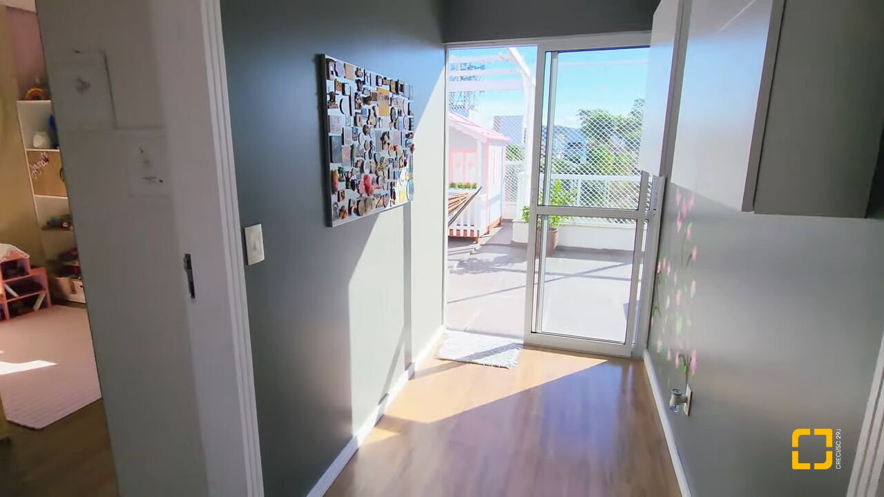 Cobertura com 99m², 4 quartos (sendo 3 suítes), 2 garagens, no bairro Jurerê Internacional em Florianópolis